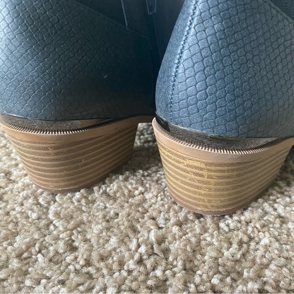 Simply Vera Wang Vienna Blue Almond Toe Ankle Tip Booties - Picture 6 of 8